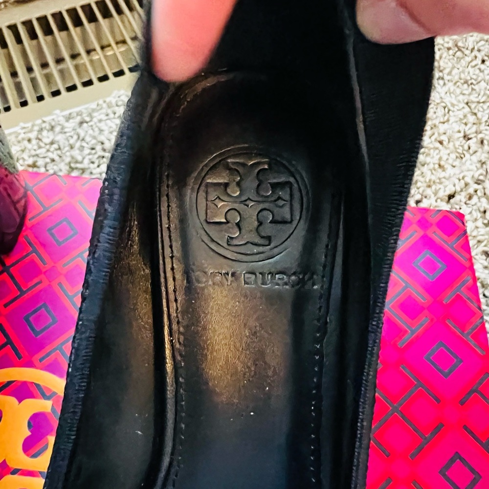 Tory Burch Carrie Quilted Pump, Size 7 - Picture 4 of 8